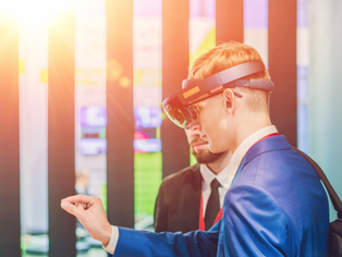 MR（複合現実）とは？VRやARとの違いや業界別MR導入事例を解説