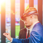 MR（複合現実）とは？VRやARとの違いや業界別MR導入事例を解説