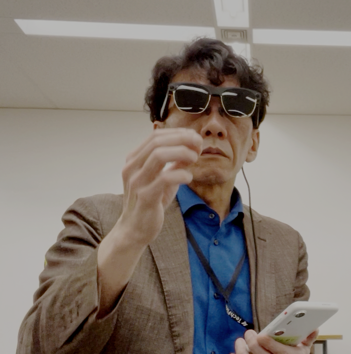 「ほんの少し大きめのサングラスなのかな？」という印象があるぐらい自然なARグラス